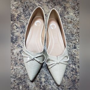 Journee Collection Devalyn Cream Pointed-Toe Flats